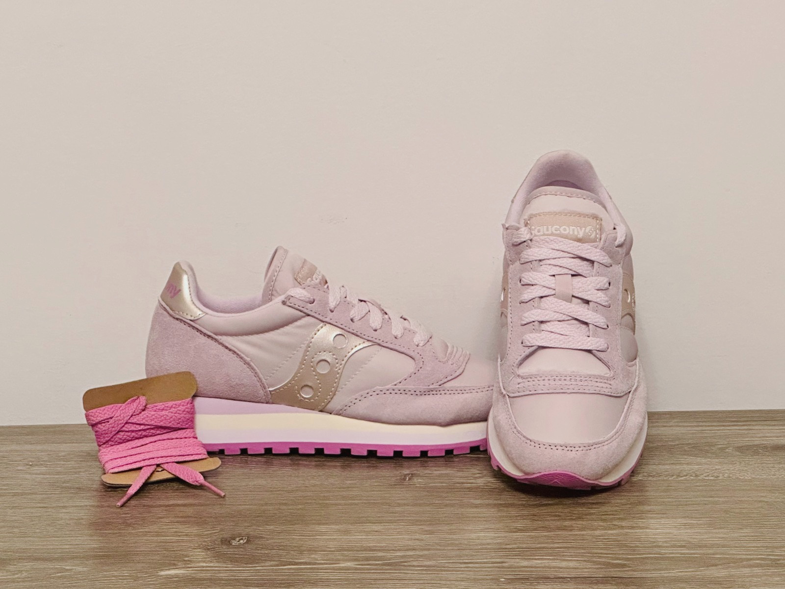 Size 6 Women’s – Saucony Jazz Triple (Orchid | Metallic) w/ Extra Laces