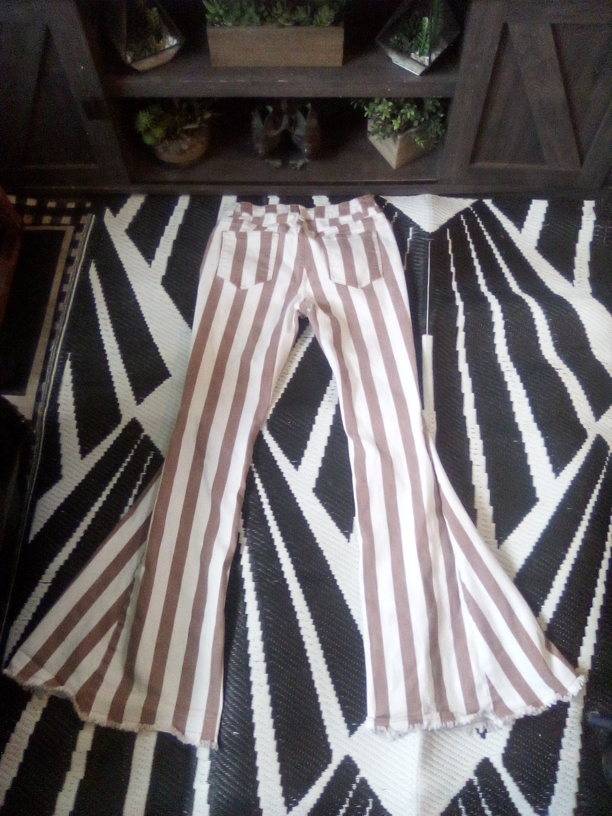 Wisteria Lane Striped Flare Bell Bottom Jeans High Waisted Sz M 26×34.5 Neutral