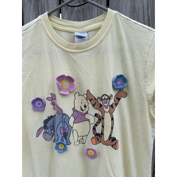 Disneycore Winnie the Pooh Graphic T-Shirt Women Medium Yellow Crochet Flower