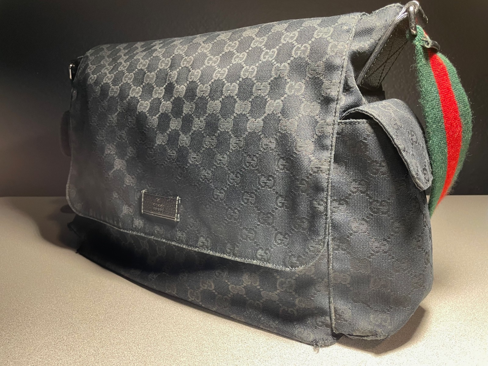 gucci GG monogram jacquard canvas diaper bag red/green strap BLACK