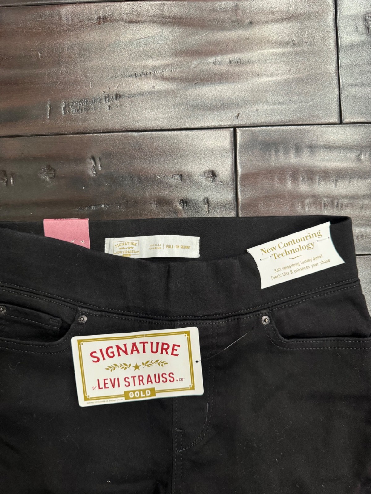 Signature by Levi Strauss & Co. Gold Women’s Black Skinny Jeans W26 L28