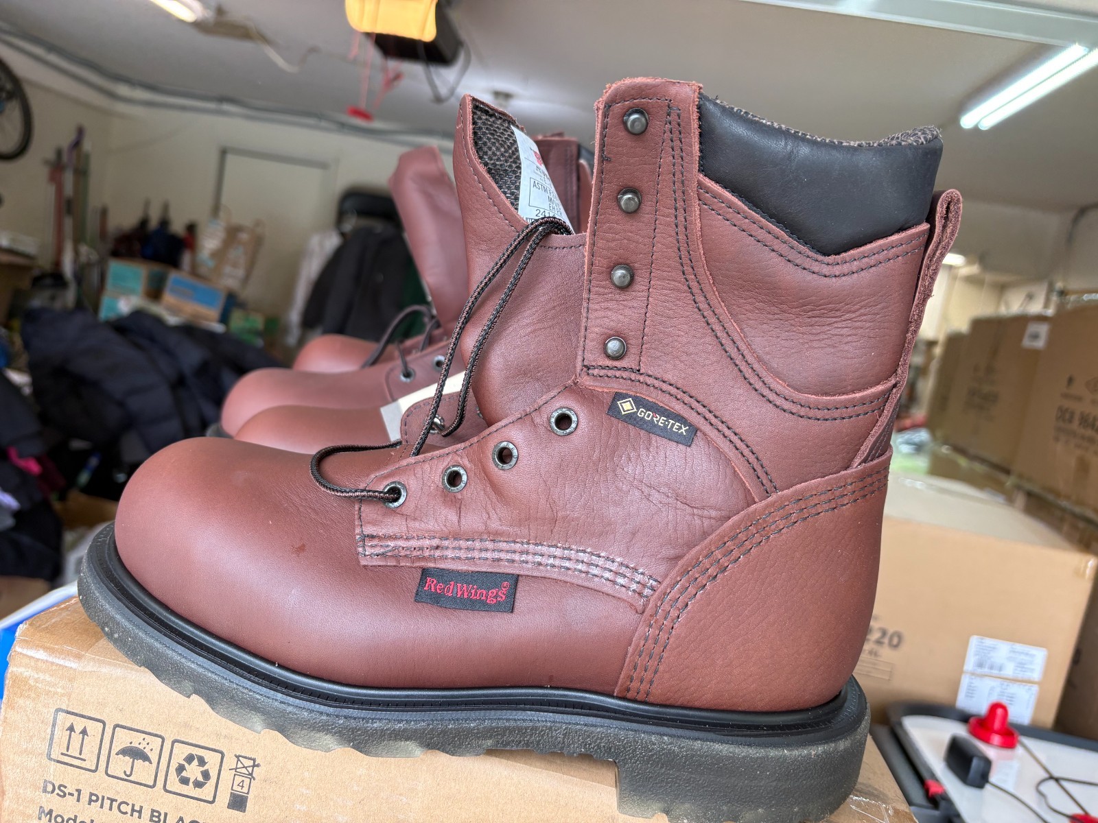 Men’s Red Wing Work Boots #2412 Size 11 D New!! Free Shipping!!!