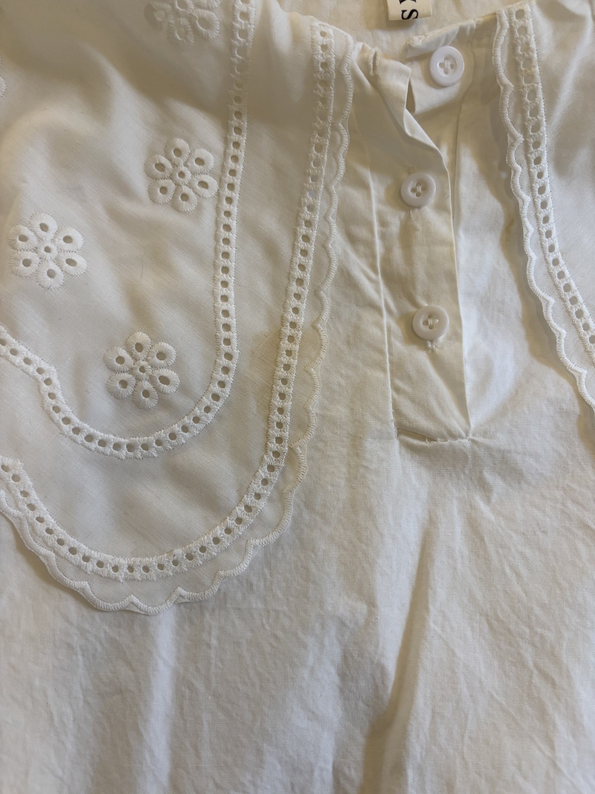 Y·X·S White Eyelet Lace Statement Collar Blouse – Small – Cottagecore STAIN