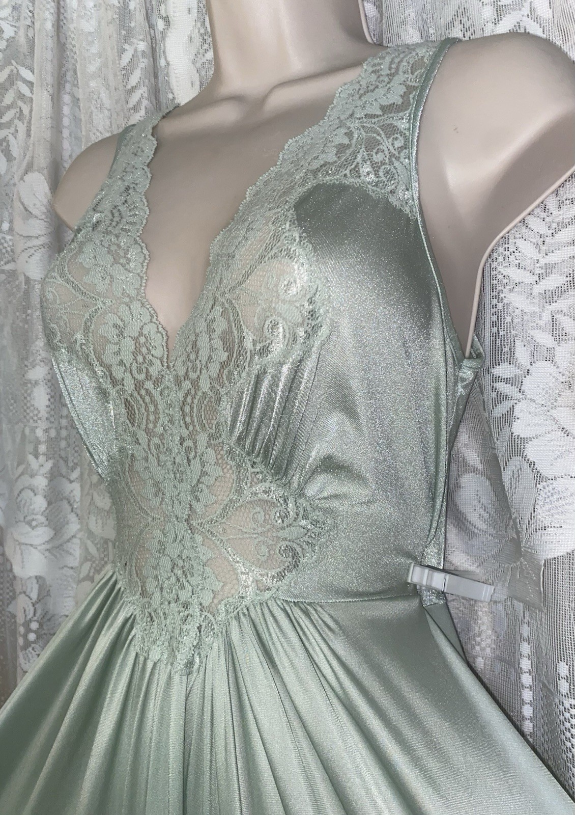 VTG L 38 40 VANITY FAIR Ceylon Full Nylon Nightgown Negligee Lace olga esque