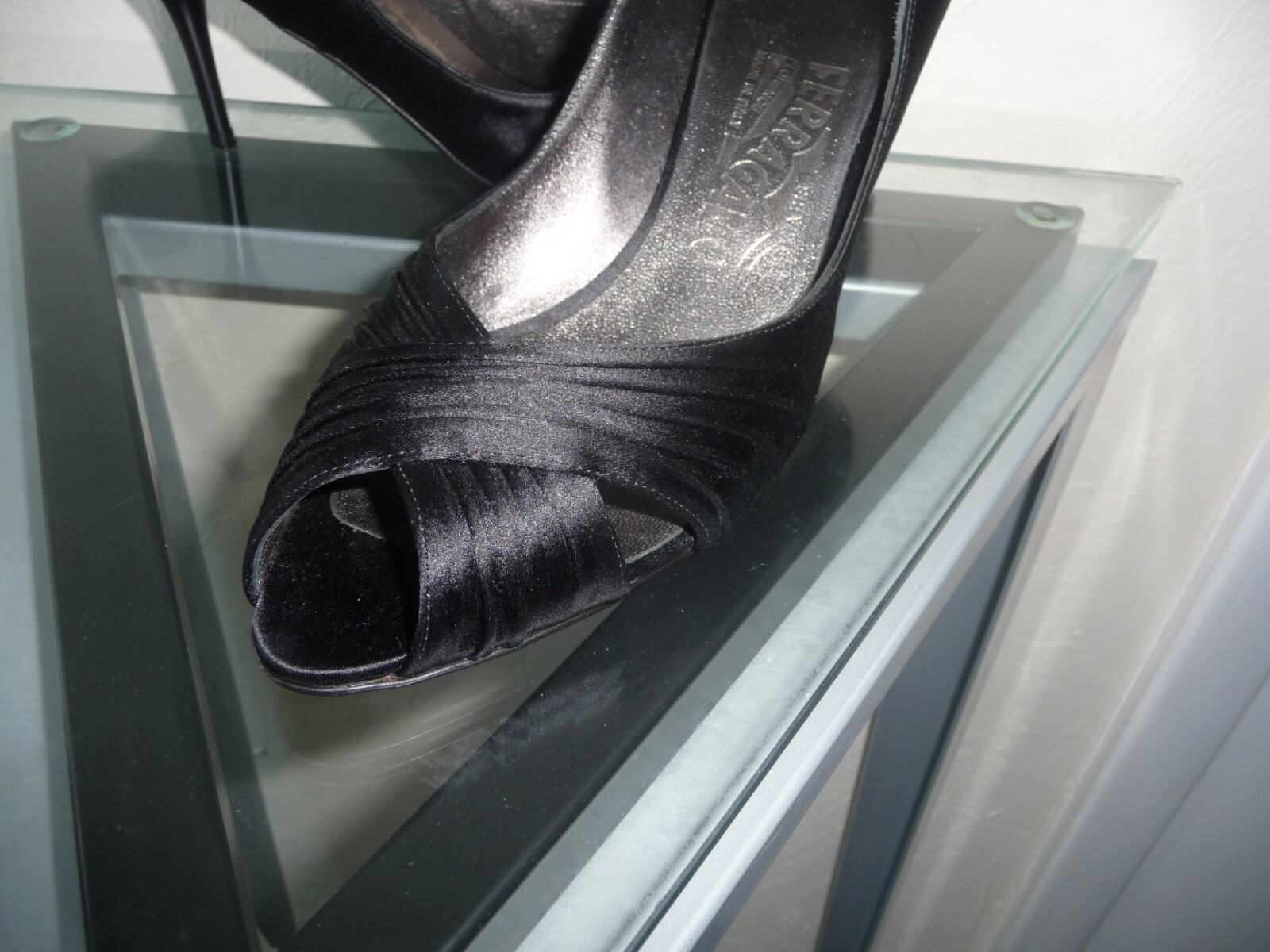 BEAUTIFUL $685 SALVATORE FERRAGAMO BLACK SATIN PEEP TOE EVENING HEELS SHOES 6.5B