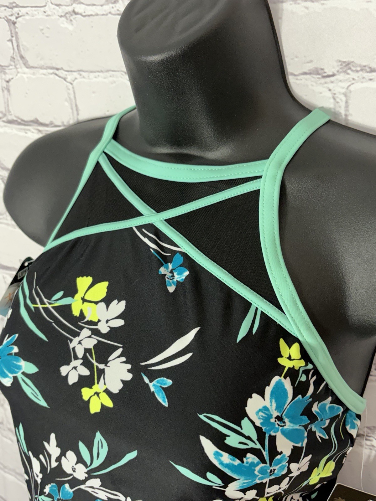 ZeroXposur Tankini Swim Top XS (6) UPF 30+ Quick Dry Floral Black Halter