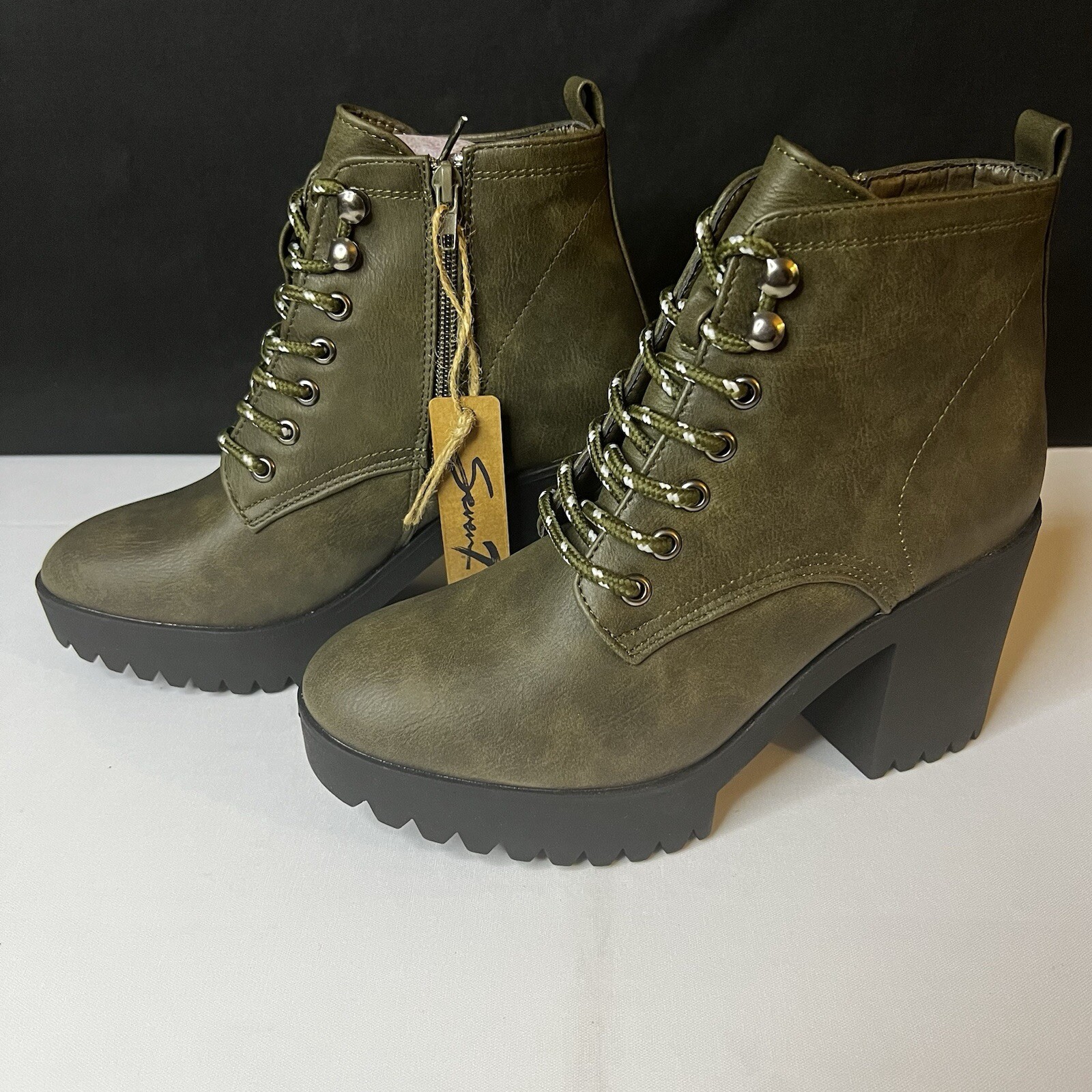 NWB Seven7 Flatiron Ankle Boots Olive Lug Sole Man-Made Materials 3.5″ Heel 8