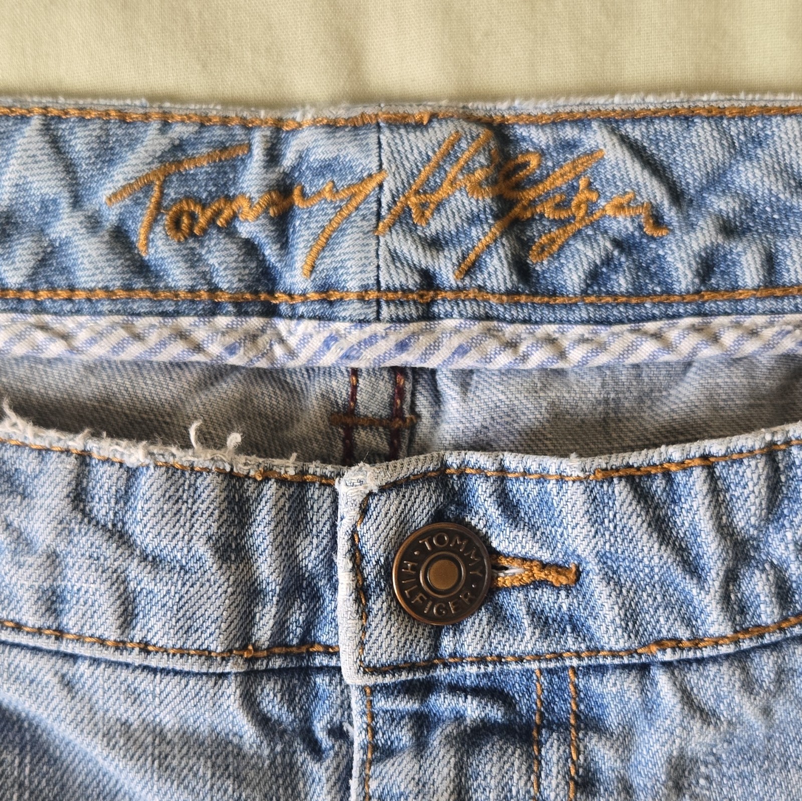 Vintage Tommy Hilfiger Women’s 18S Light Wash Relaxed Straight Boyfriend Jeans