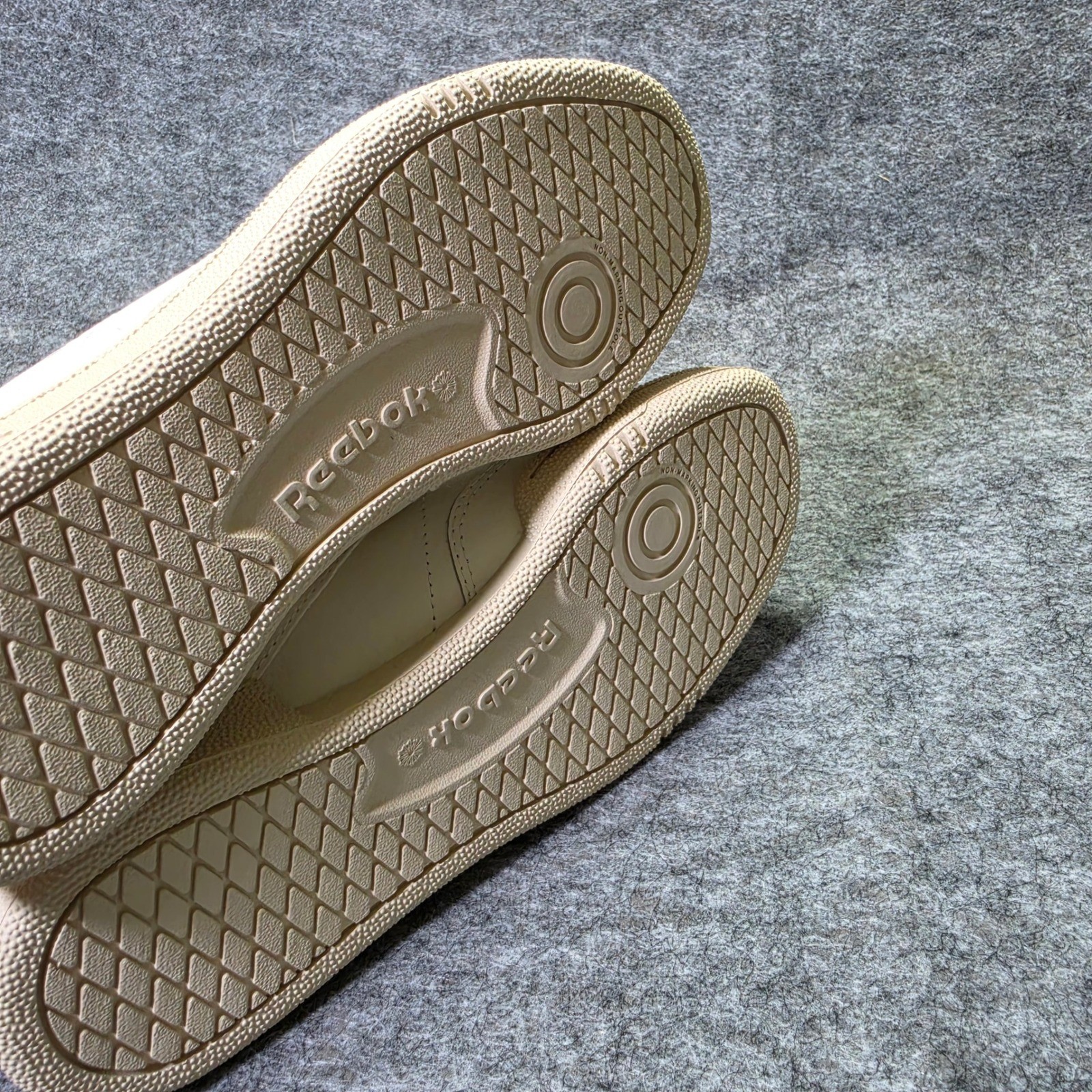 Reebok Mens Club C 85 Leather White Chalk Size 6.5 Classic Tennis Sneakers