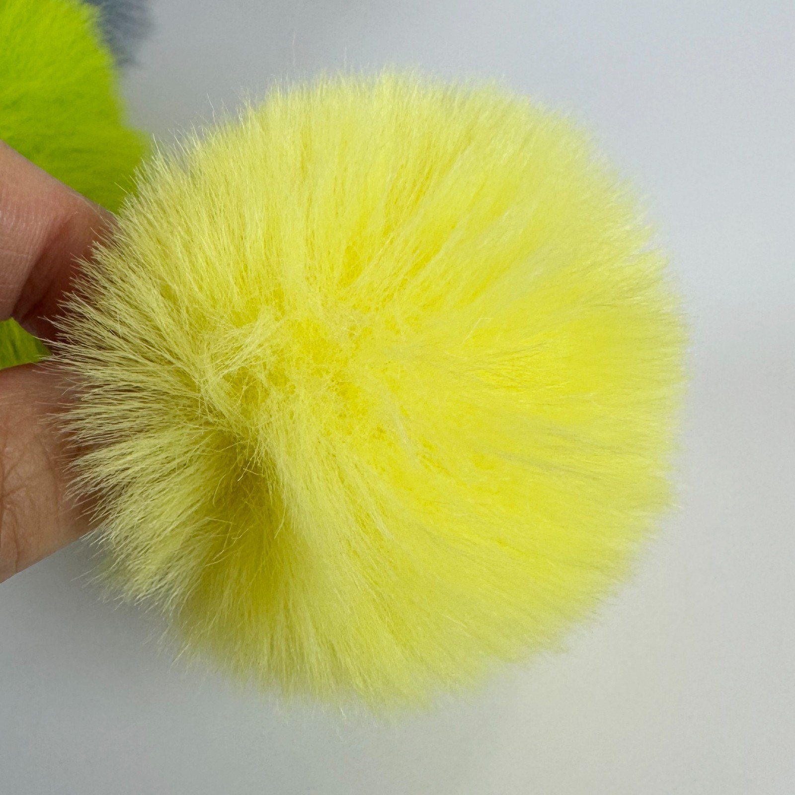 100pcs 6cm Faux Fur Pom Pom Balls with Elastic Loop DIY Keychain Bag Charm Craft
