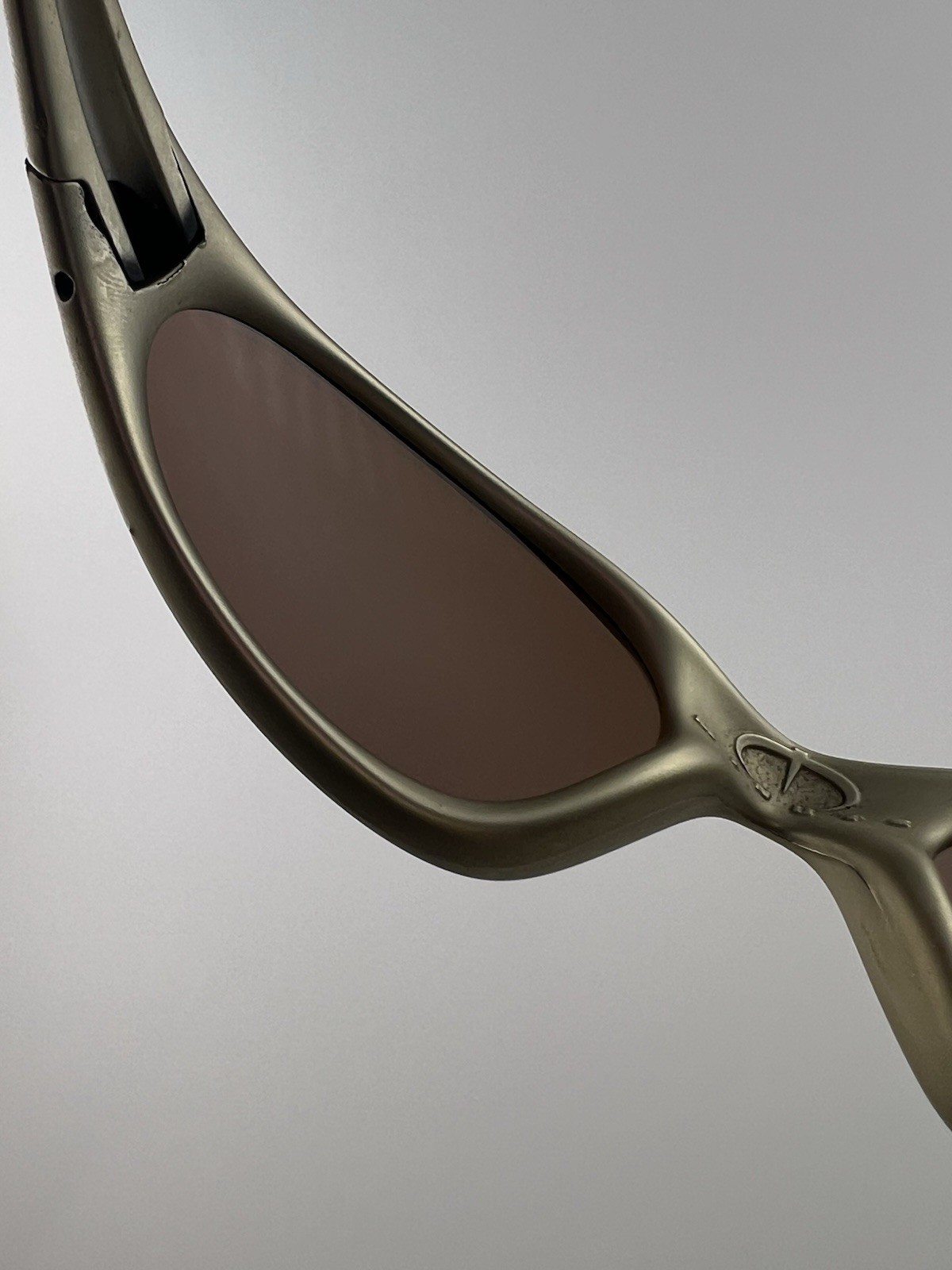 Oakley Minute 1.0 FMJ Platinum Frame Gold Iridium Lens Gold Icons 04-082 XX
