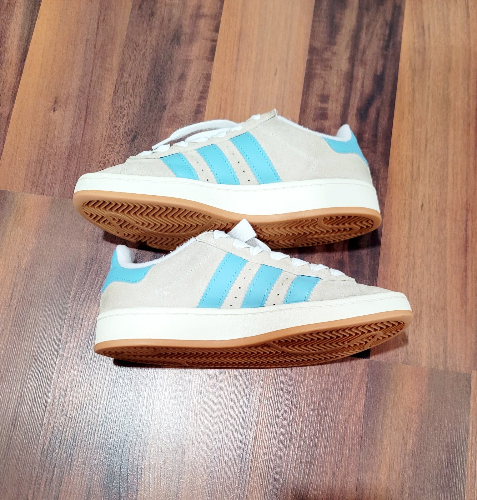 adidas Originals Beige Blue White Low Top Athletic Sneaker Lace Up Gum Sole