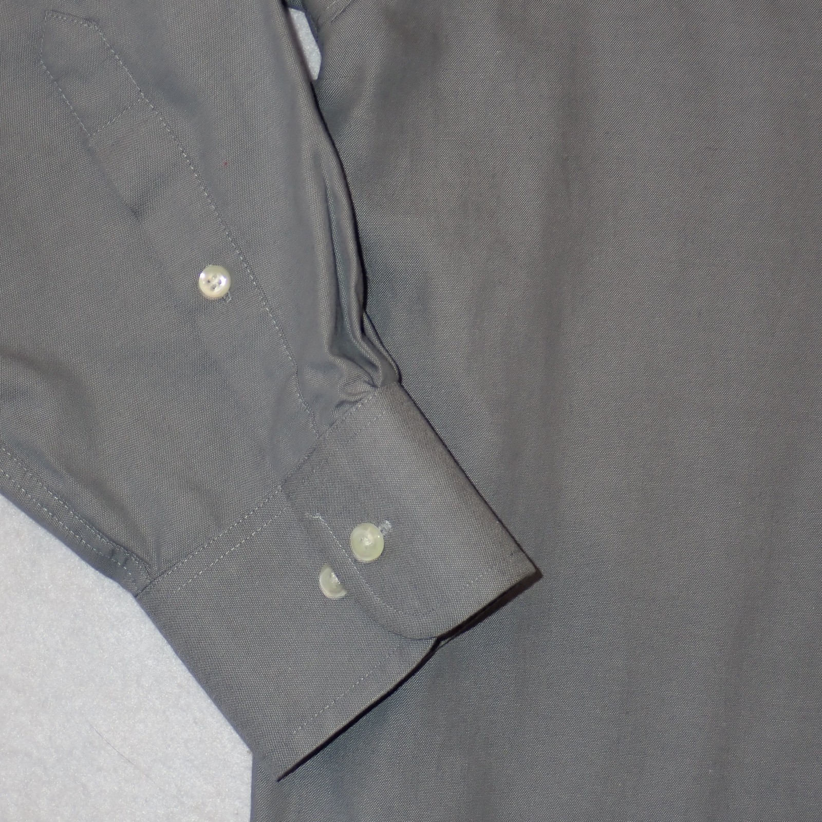 IZOD Dress Shirt Men’s L Gray Cotton Easy Care Pinpoint Oxford 16.5- 34/35