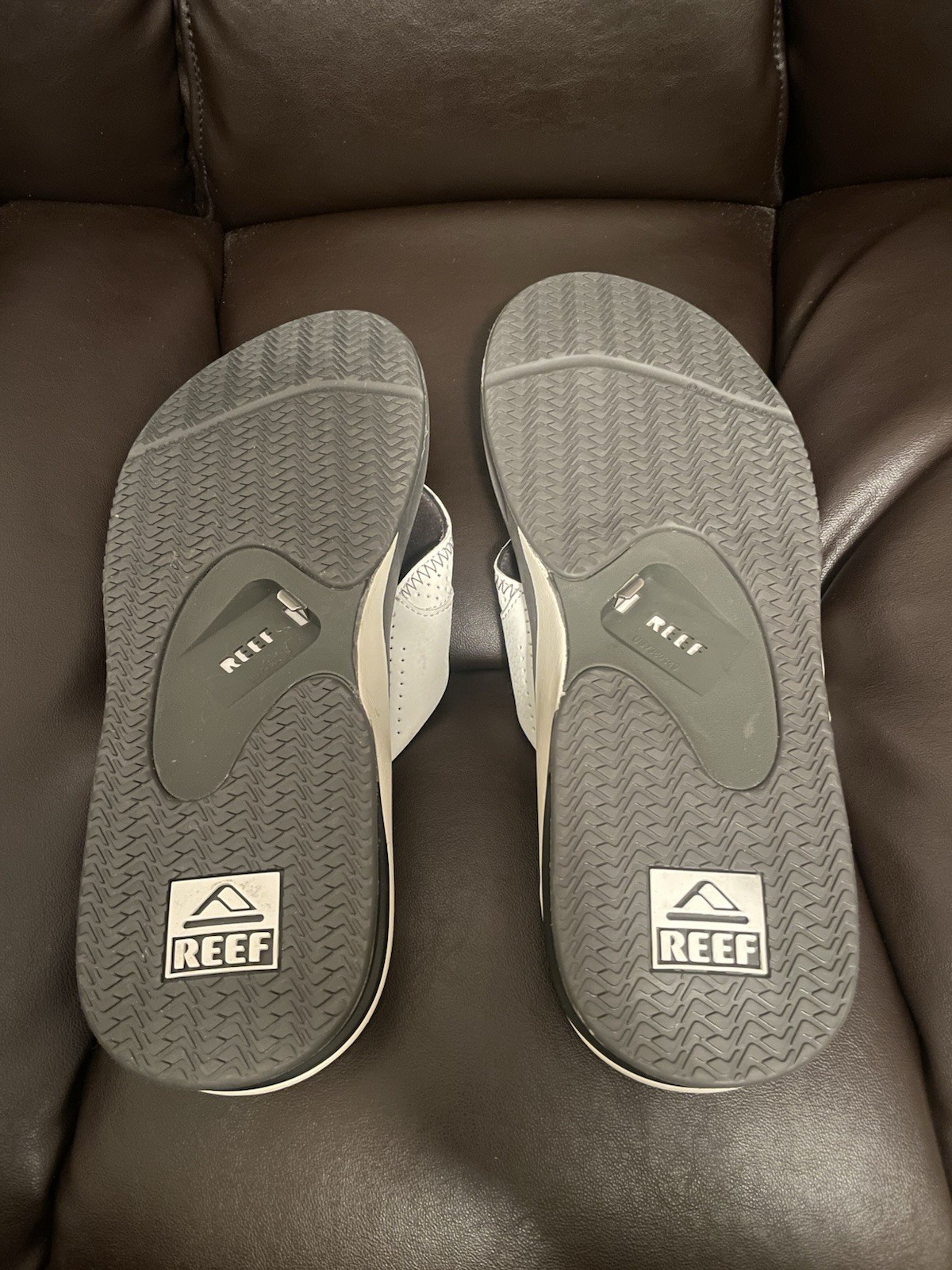 Reef Fanning Flip Flops Grey/White Men’s Size 13 With Bottle Opener Brand New