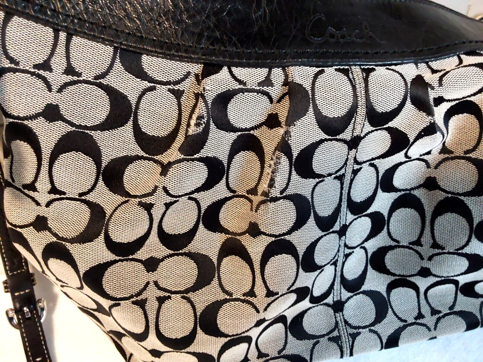 Coach Soho Black Gray Jacquard Crossbody Shoulder Purse HandBag 14″W11″H4″D Read