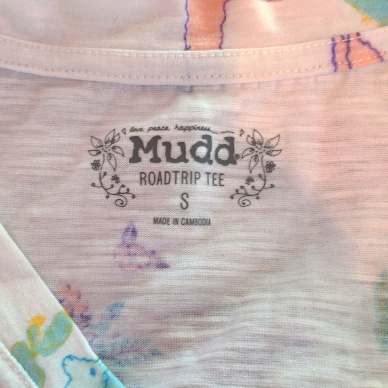 MUDD Roadtrip Tee White Llama Cactus Floral V-Neck Burnout Tee Small