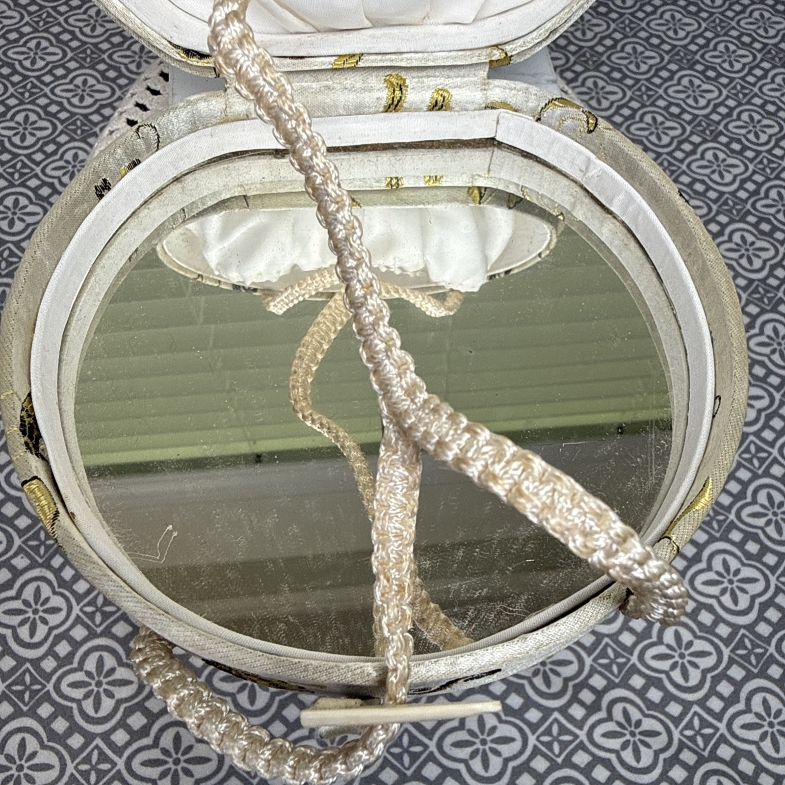 Vintage Embroidered Cream Silk Box Evening Bag, Rare Fashion Gift. See Pictures.