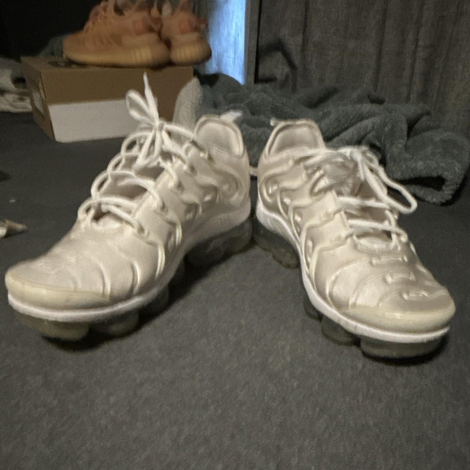 Nike Air VaporMax Plus Men’s Low-Top White Running Sneakers 924453-100