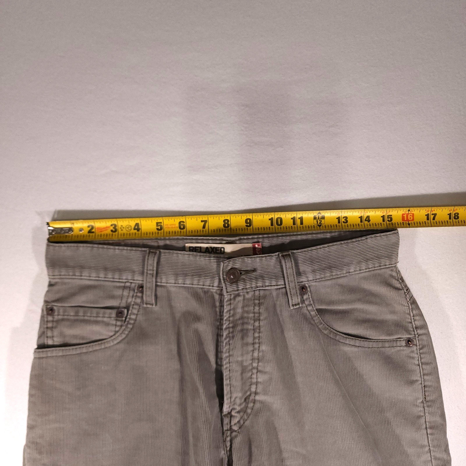 Levi’s 559 Khaki Gray Corduroy 30×32 Mens Relaxed Straight Leg Y2K ~ Light Wear