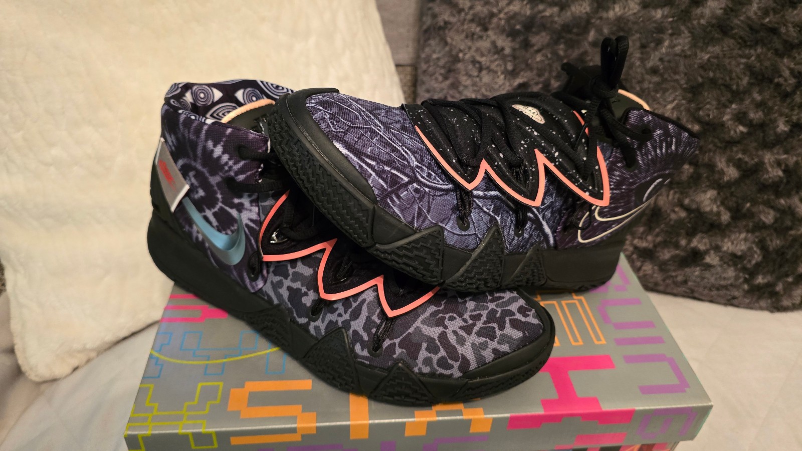 Nike Kybrid S2 What The Black/Atomic Pink – SIZE 13 – NEW IN BOX
