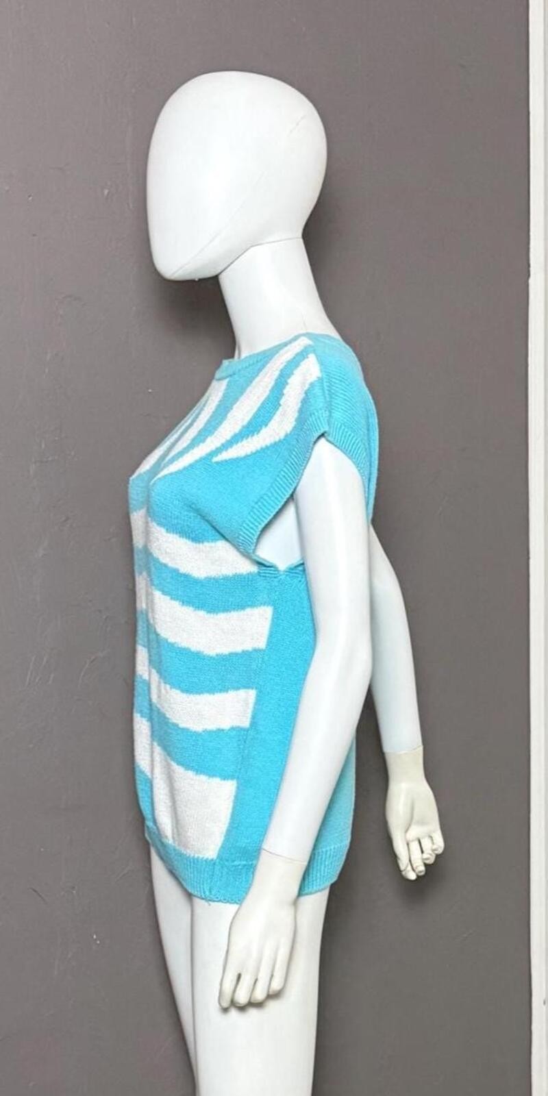 1980’s Turquoise and White Zebra Print Sleeveless Hand Knit Sweater Size M-L