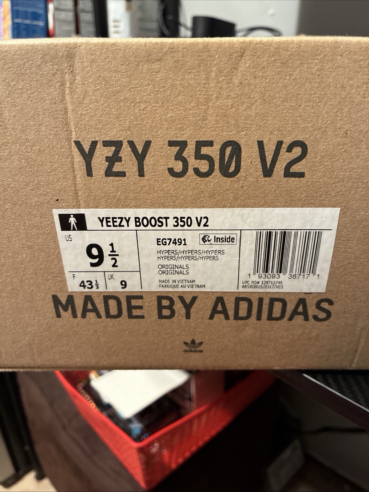adidas Yeezy Boost 350 V2 Hyperspace Low Top Primeknit Sneaker EG7491