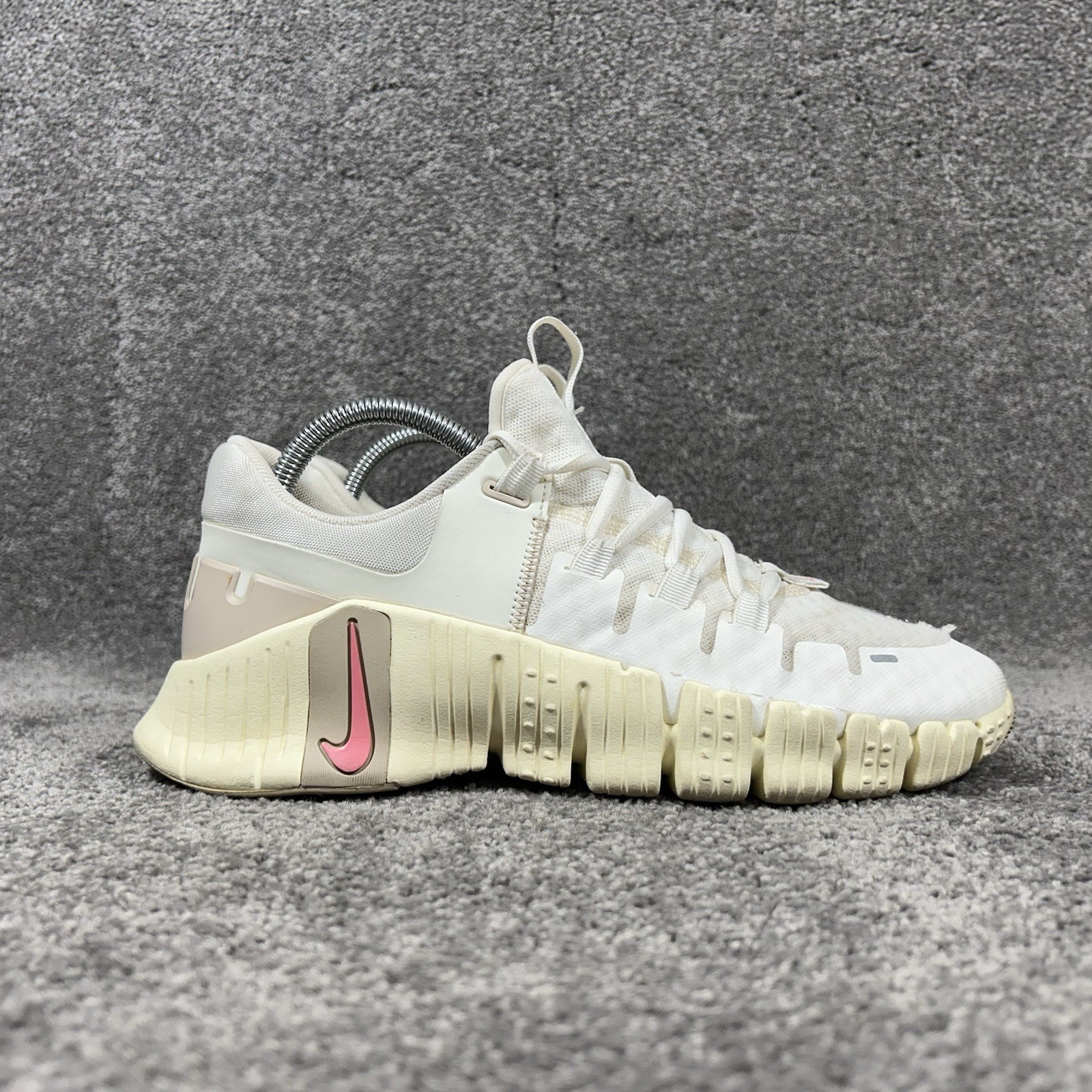 Nike Free Metcon 5 DV3950-100 Women’s Sz 9.5 Sail Sand White Training Shoes Used