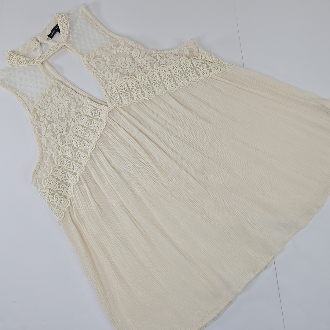 AMERICAN EAGLE BLOUSE WOMEN’S SIZE SMALL SHEER LACE TOP IN CREAM COLOR *STAIN*..