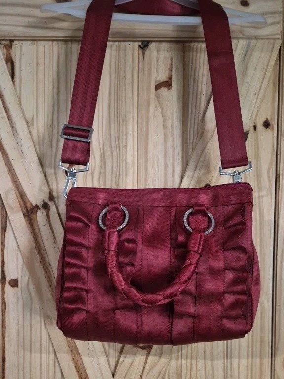 Harvey’s Seatbelt Lola Satchel Bag Red
