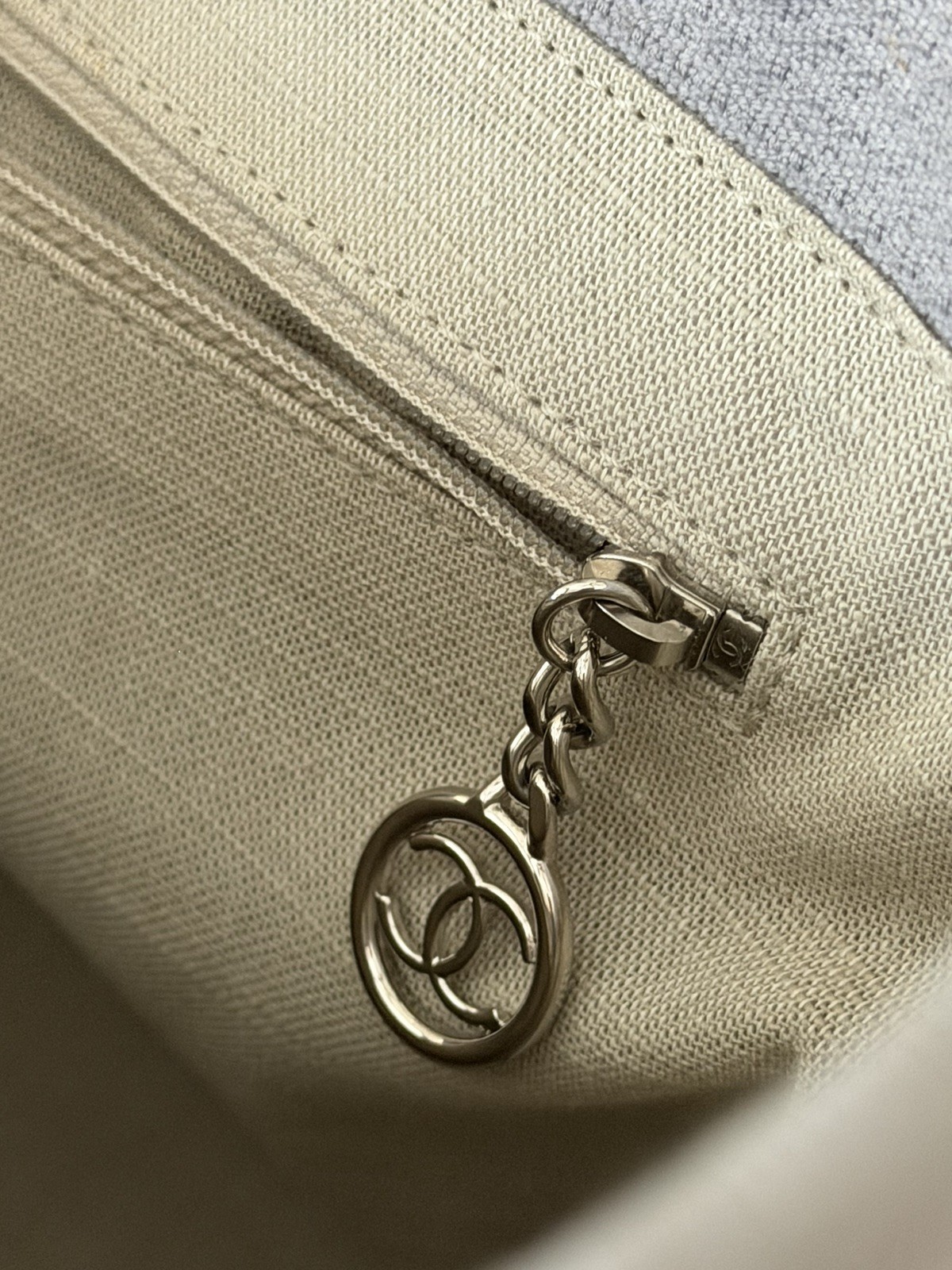 22B CHANEL Deauville Large Light Gray Tote Bag with Wallet (Preowned Excellent)
