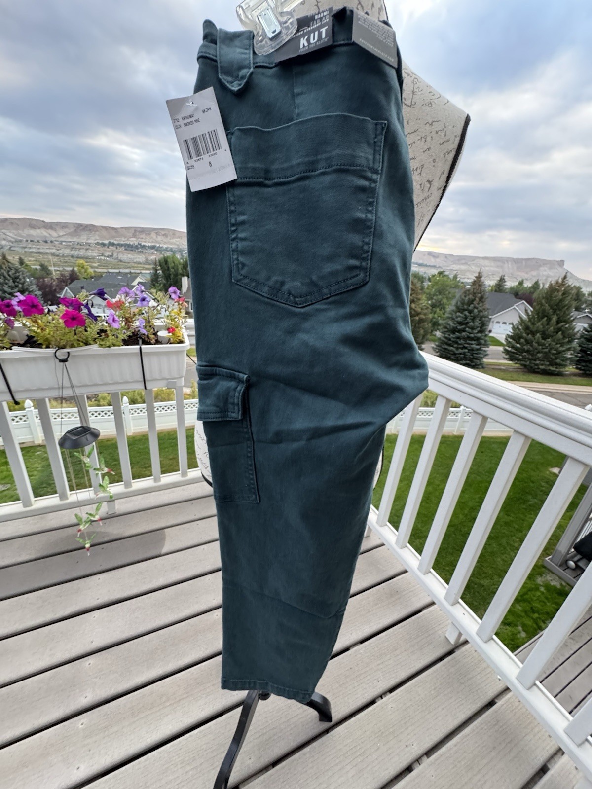 KUT FROM THE CLOTH, SZ 8, PINE GREEN PANTS, CROP LENGTH, EXCELLENT NEW W/TAGS A+