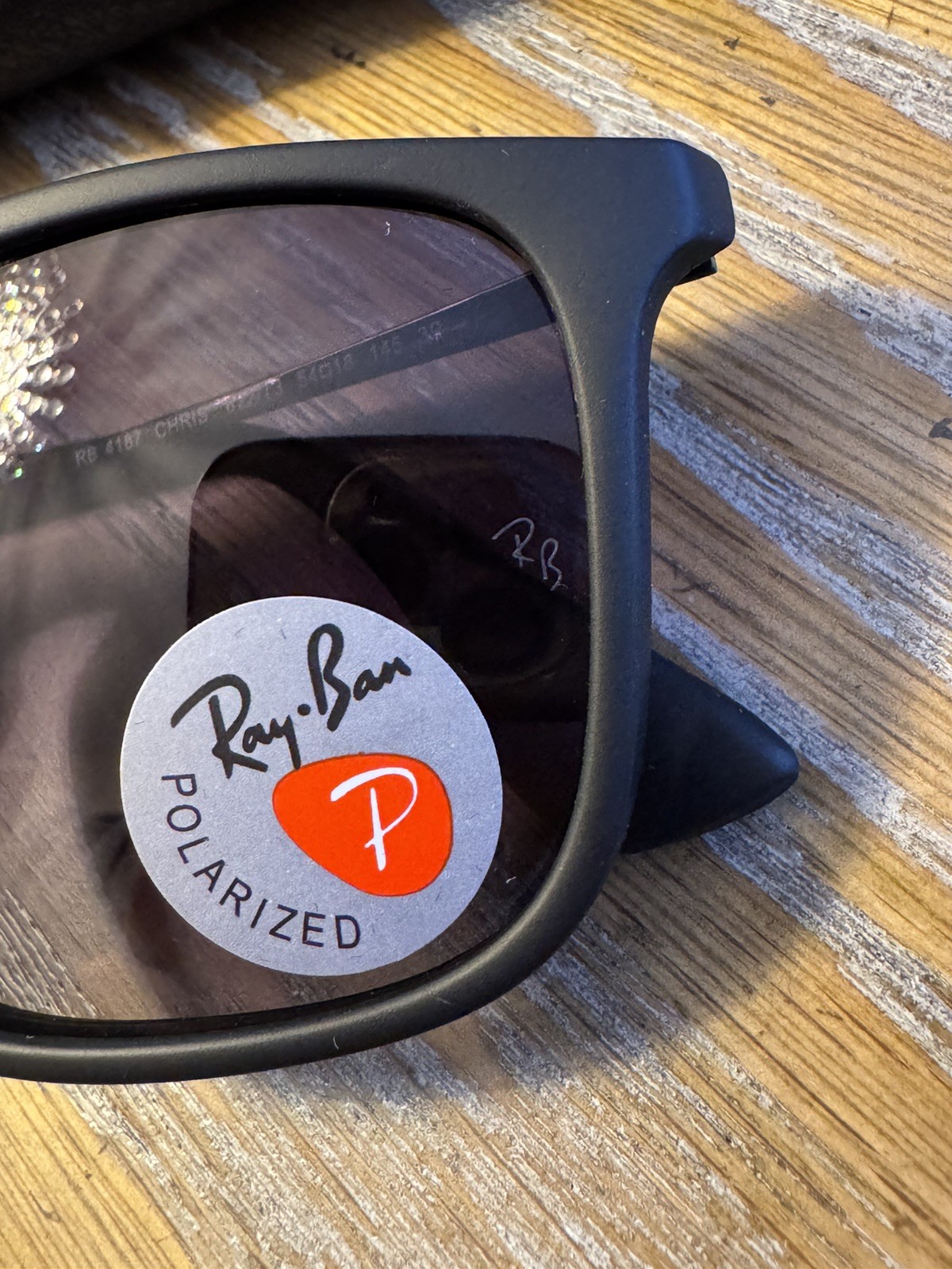 New Ray-Ban RB4186 CHRIS GRADIENT GRAY 54/18MM – MATTE RUBBER BLACK Sunglasses