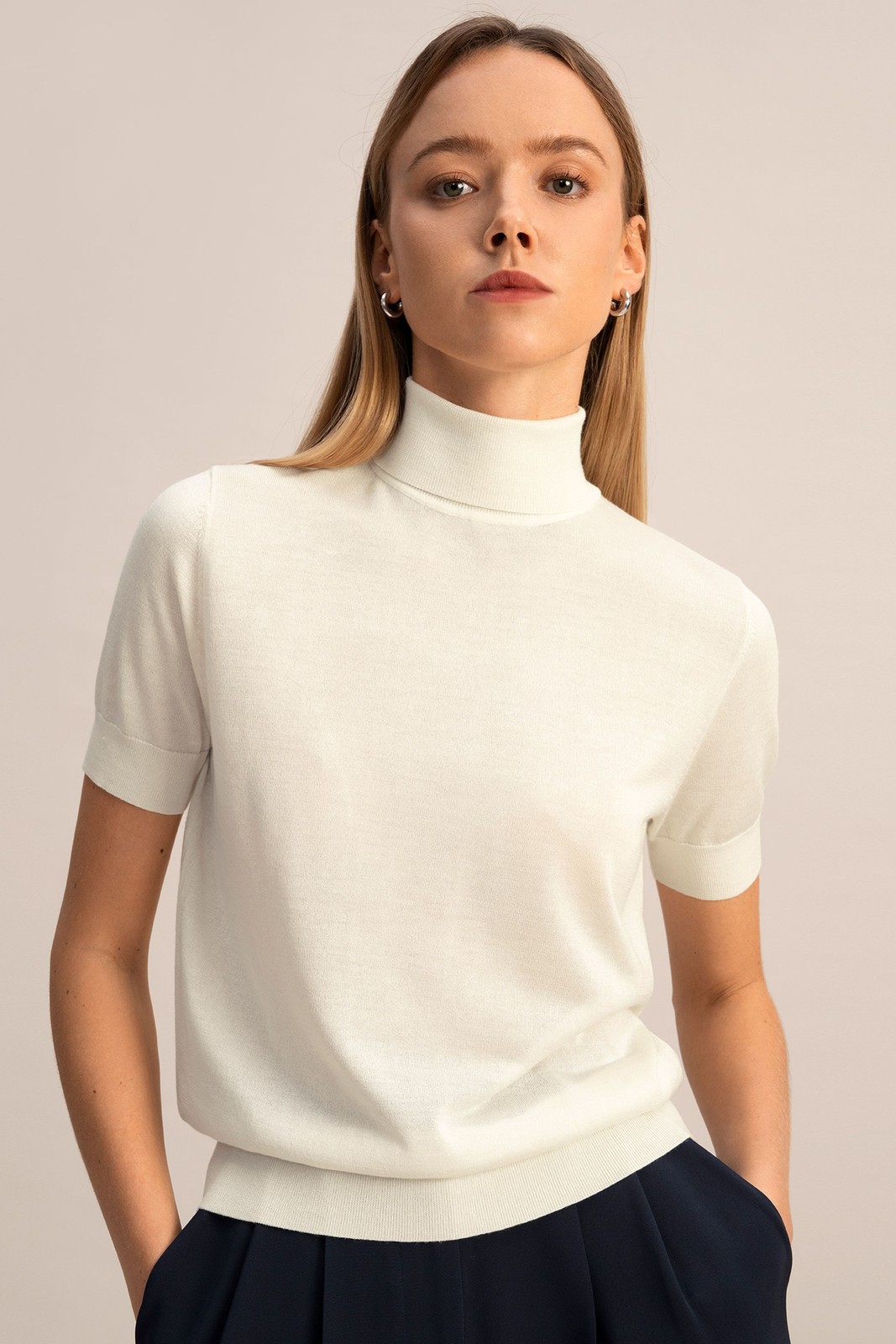 $139 / LILYSILK Solomon SILK-CASHMERE Short-Sleeve TURTLENECK SWEATER – S