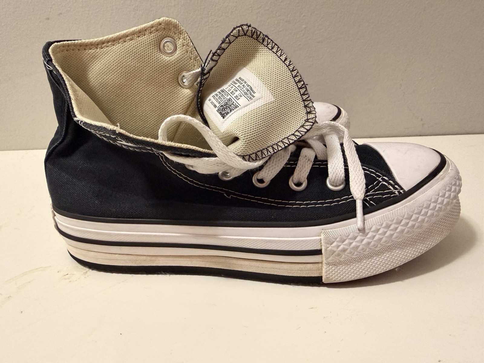 Converse Chuck Taylor All Star High Top Black/White Lace-Up Sneakers