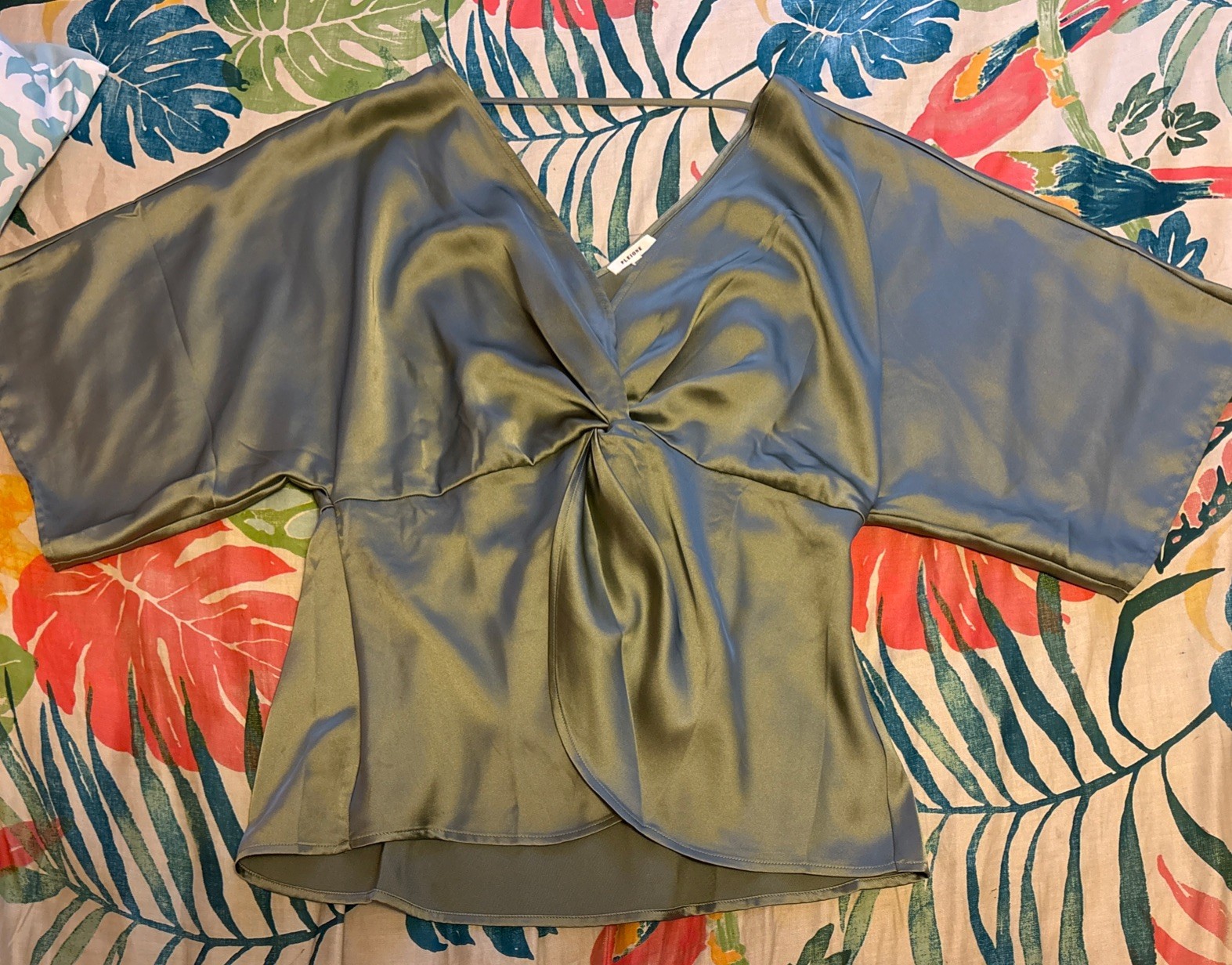 Pleione Satin Green Sz Large Blouse Front Twist short Sleeve Vneck Women’s