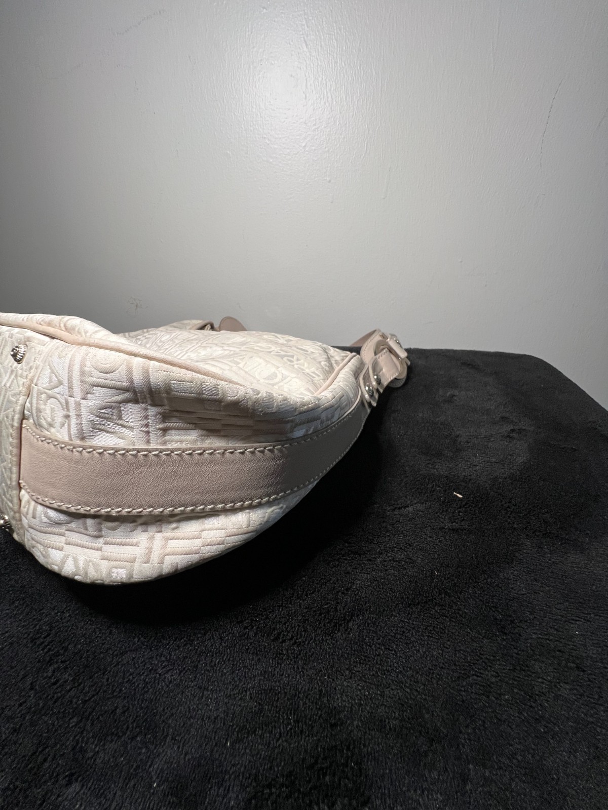Authentic Salvatore Ferragamo Gancini Ivory Jacquard Hobo Shoulder Bag Italy