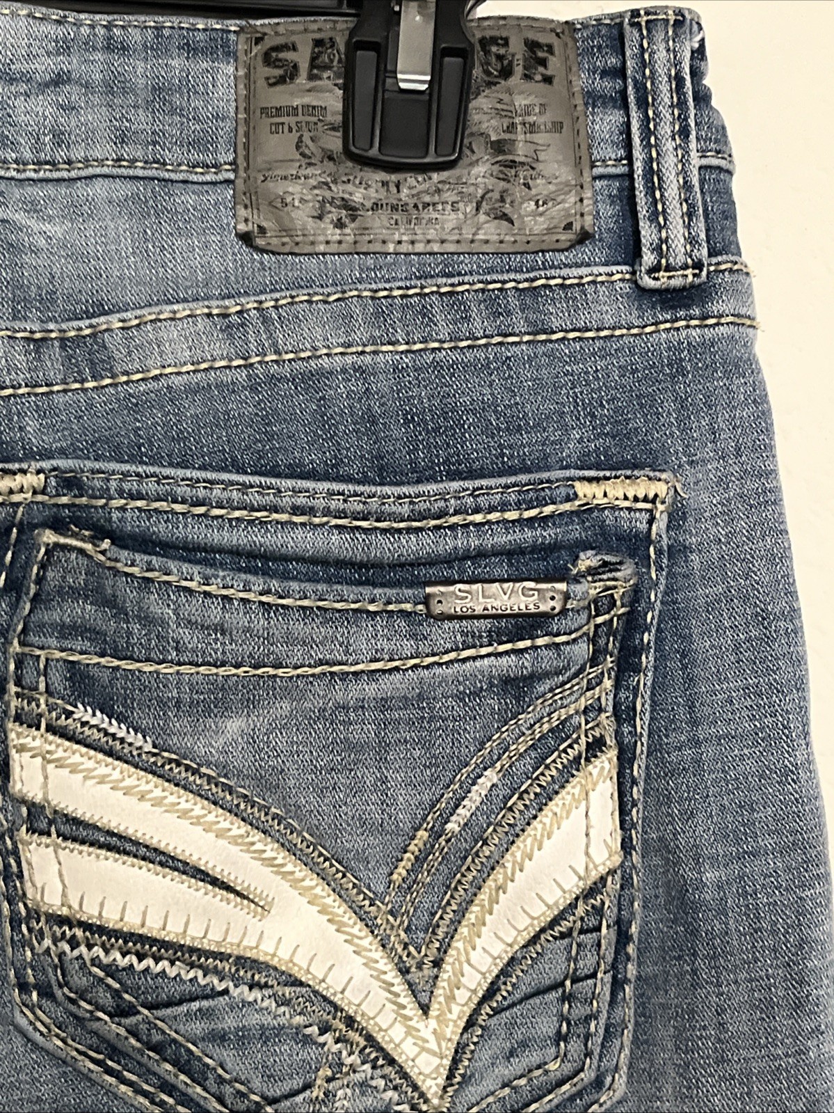 MINT SALVAGE 32 x 30 MAYHEM STRAIGHT LEG WESTERN BLUE JEANS MNFR DISTRESS BKE
