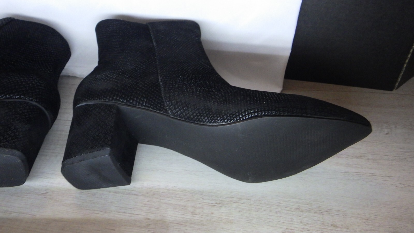 NEW IN BOX COMFORTVIEW SIZE 8W FAUX SUEDE 2.25″ BLOCK HEEL LORELI ANKLE BOOTS