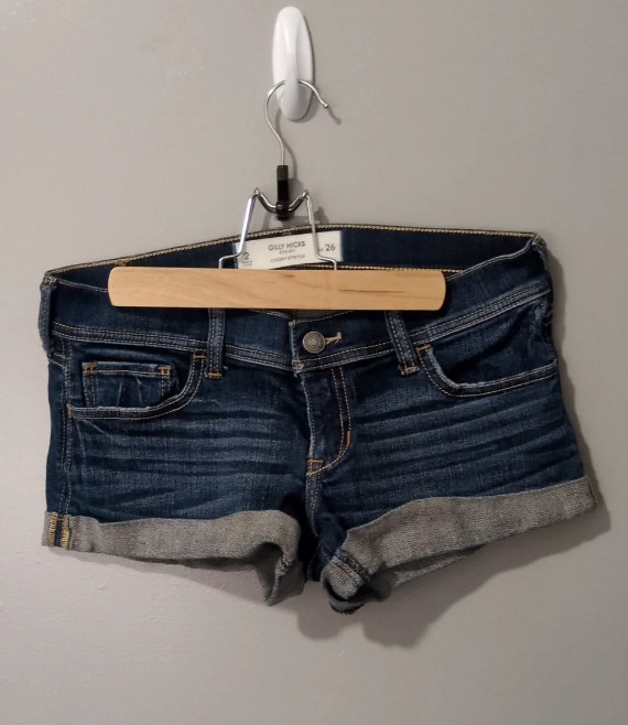 Gilly Hicks Vintage Dark Blue Rolled Hem Denim Shorts 26 2
