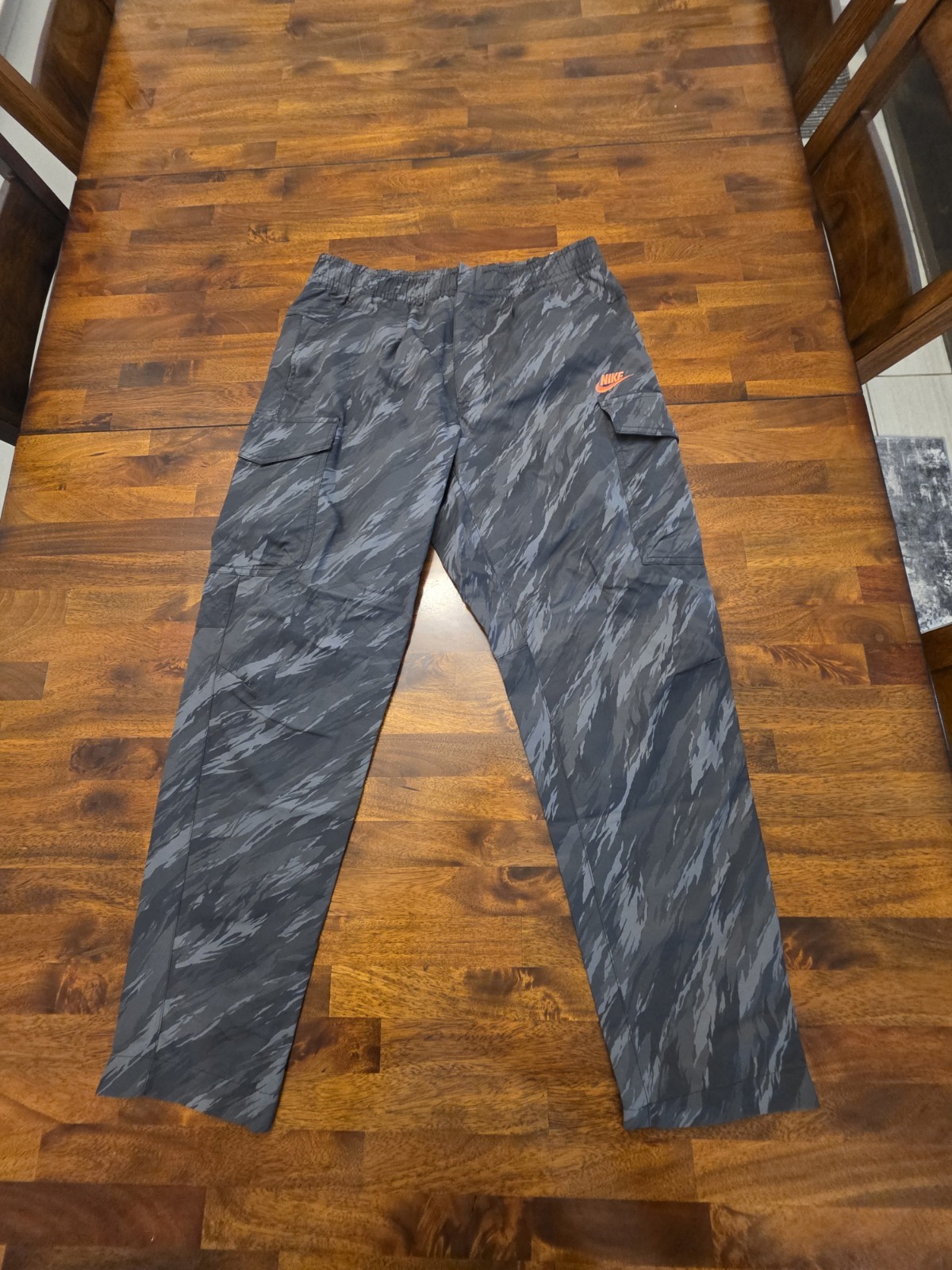 nike cargo pants camo black grey gray orange anthracite large womens