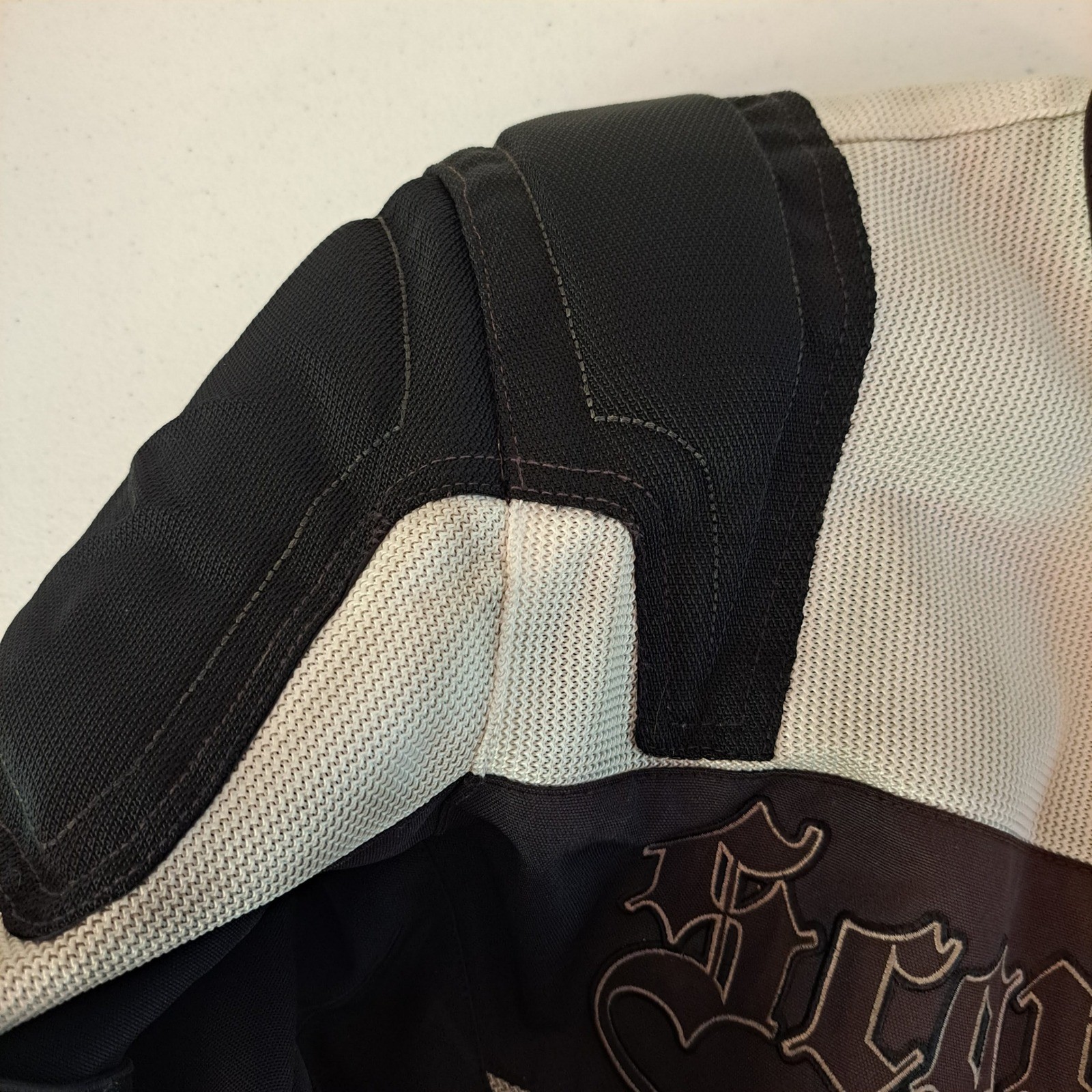 Scorpion EXO Mesh Motorcycle Jacket Mens SM Black White Exo Skeletal Excellent