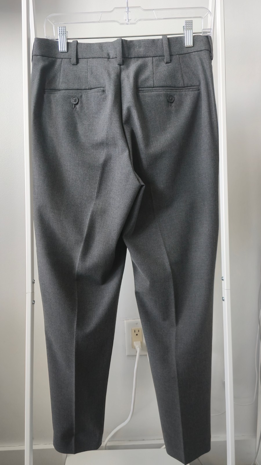 UNIQLO Gray Smart Ankle Pants Men’s (2-Way Stretch) – Size Small