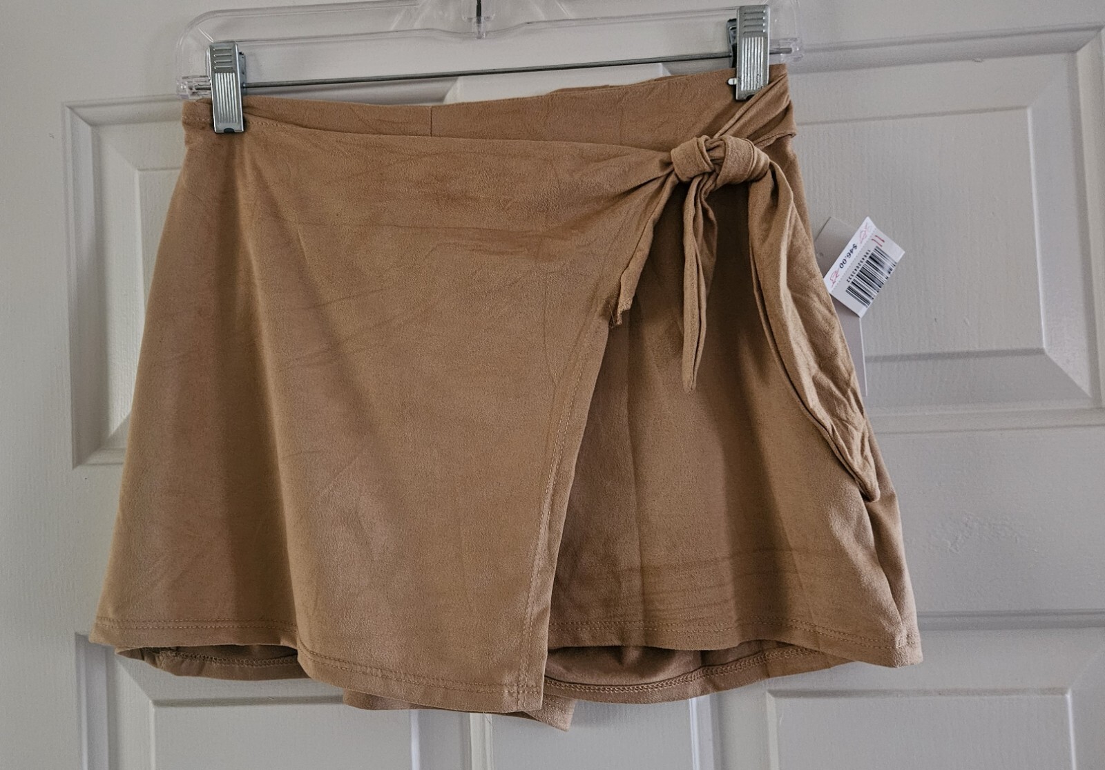 NWT Originality Faux Suede skort, camel sz Med.. Tie front, elastic waist. (64)