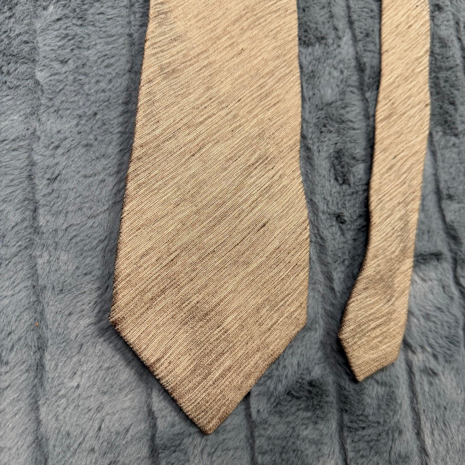 Banana Republic Mens Silk Linen Tie Beige Textured Made in Italy 3.25 Inch Width