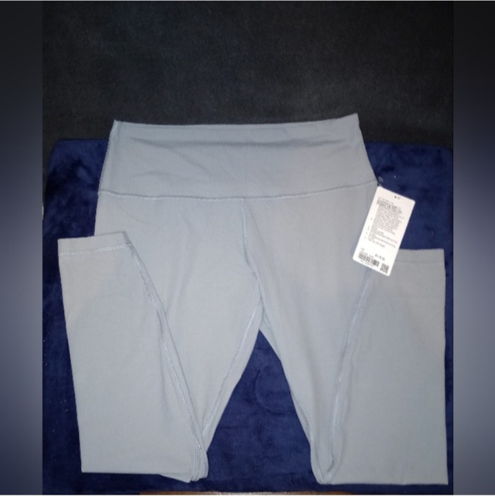 NWT lululemon Align Ribbed High Rise 28″ Leggings w/ Pockets Gray Size 14