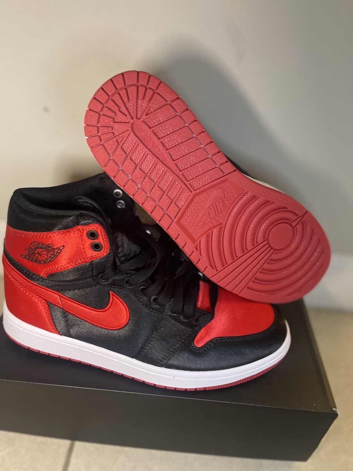 Nike Air Jordan 1 High Top Unisex Sneaker Leather Black/Red/White 10