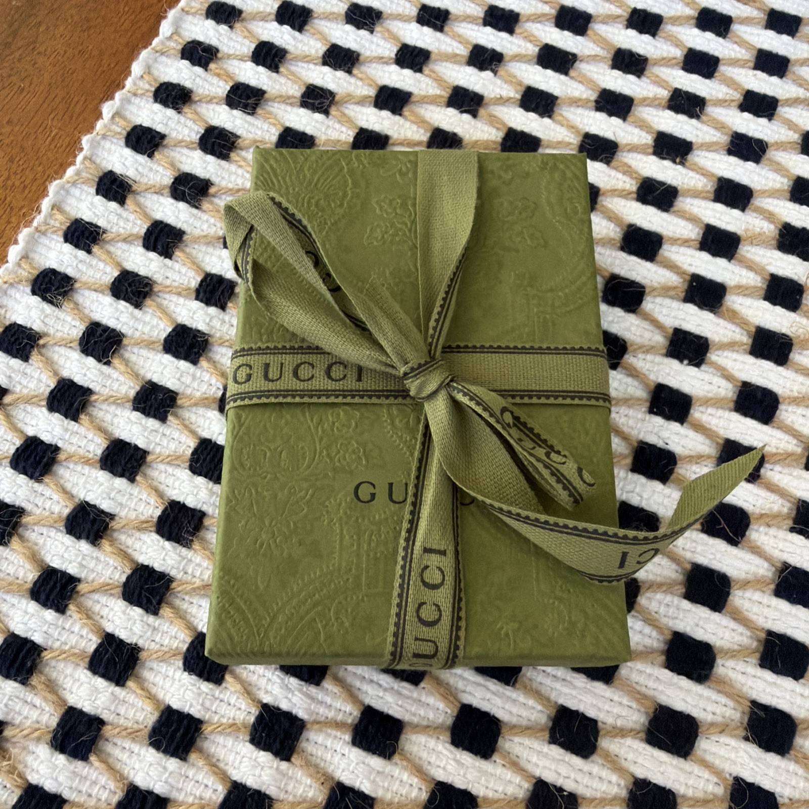 Gucci GG Ophidia Card Case Wallet Holder Brown Monogram EUC Gift Box