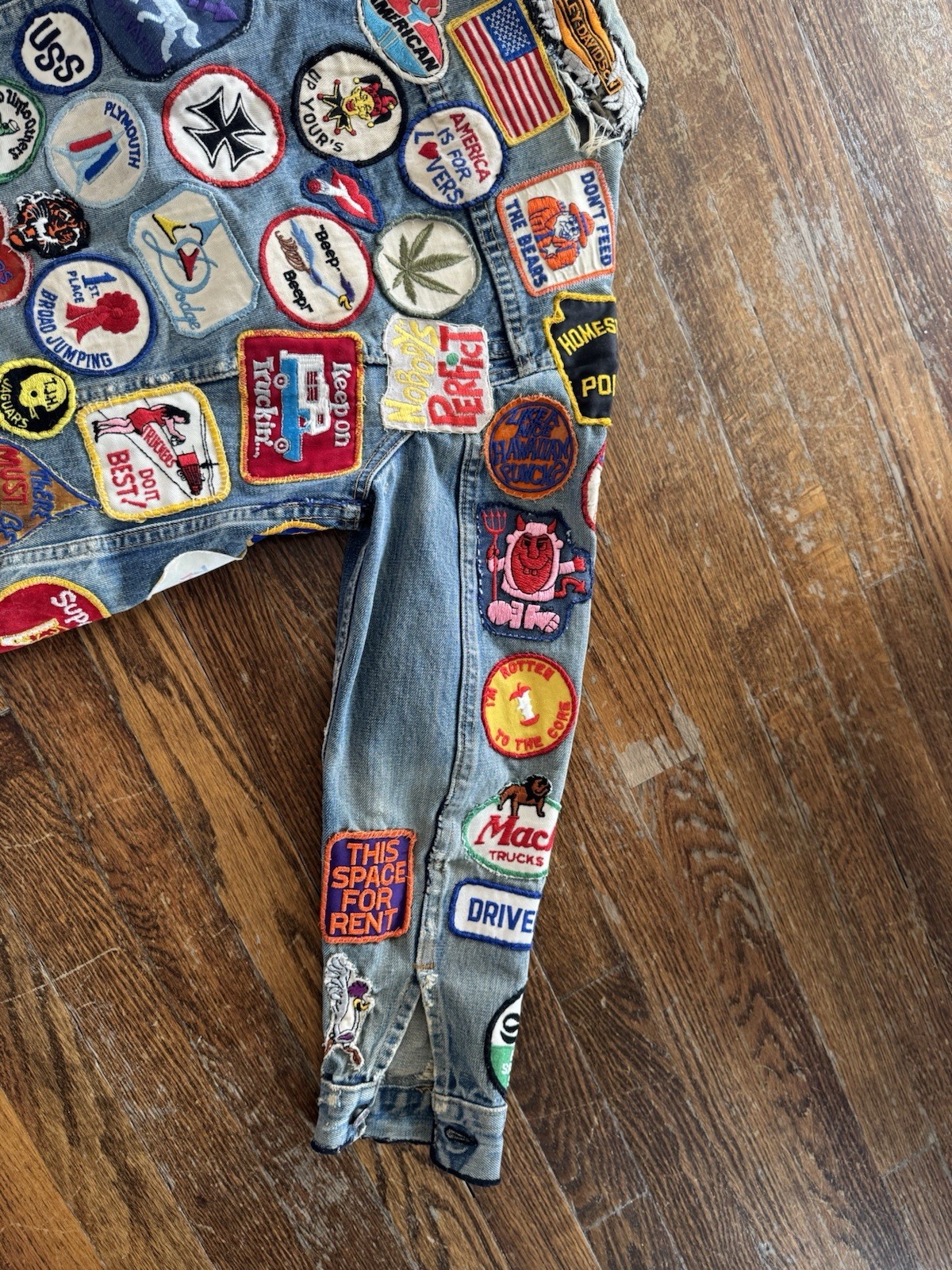 Levi’s Unisex Adults S Blue Denim Jean Jacket Embroidered Patches Button