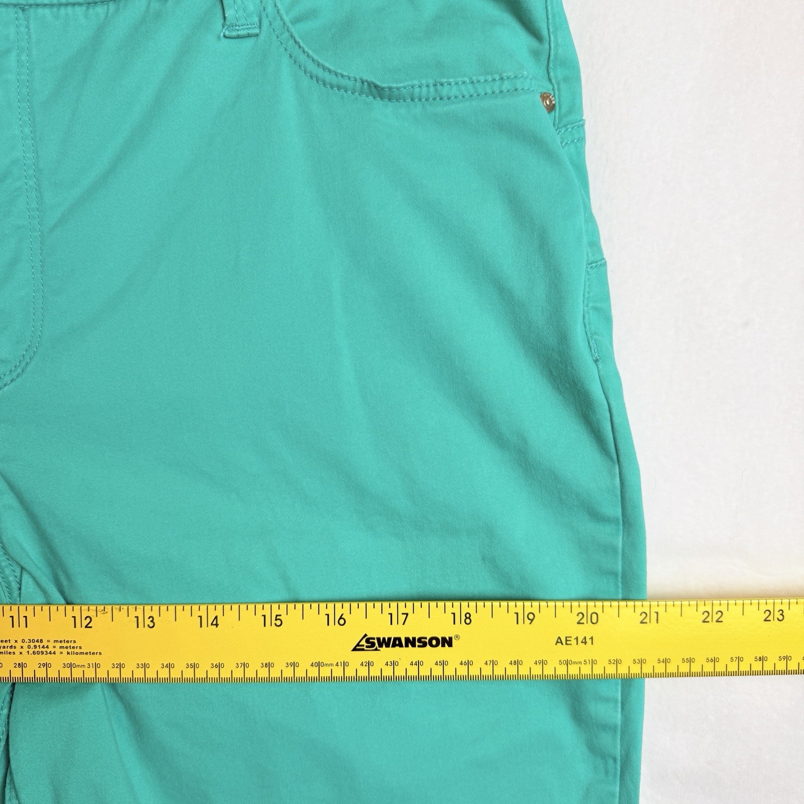 Chicos So Slimming Crop Capri Pants Womens 2.5 Tropical Green Stretch Resort
