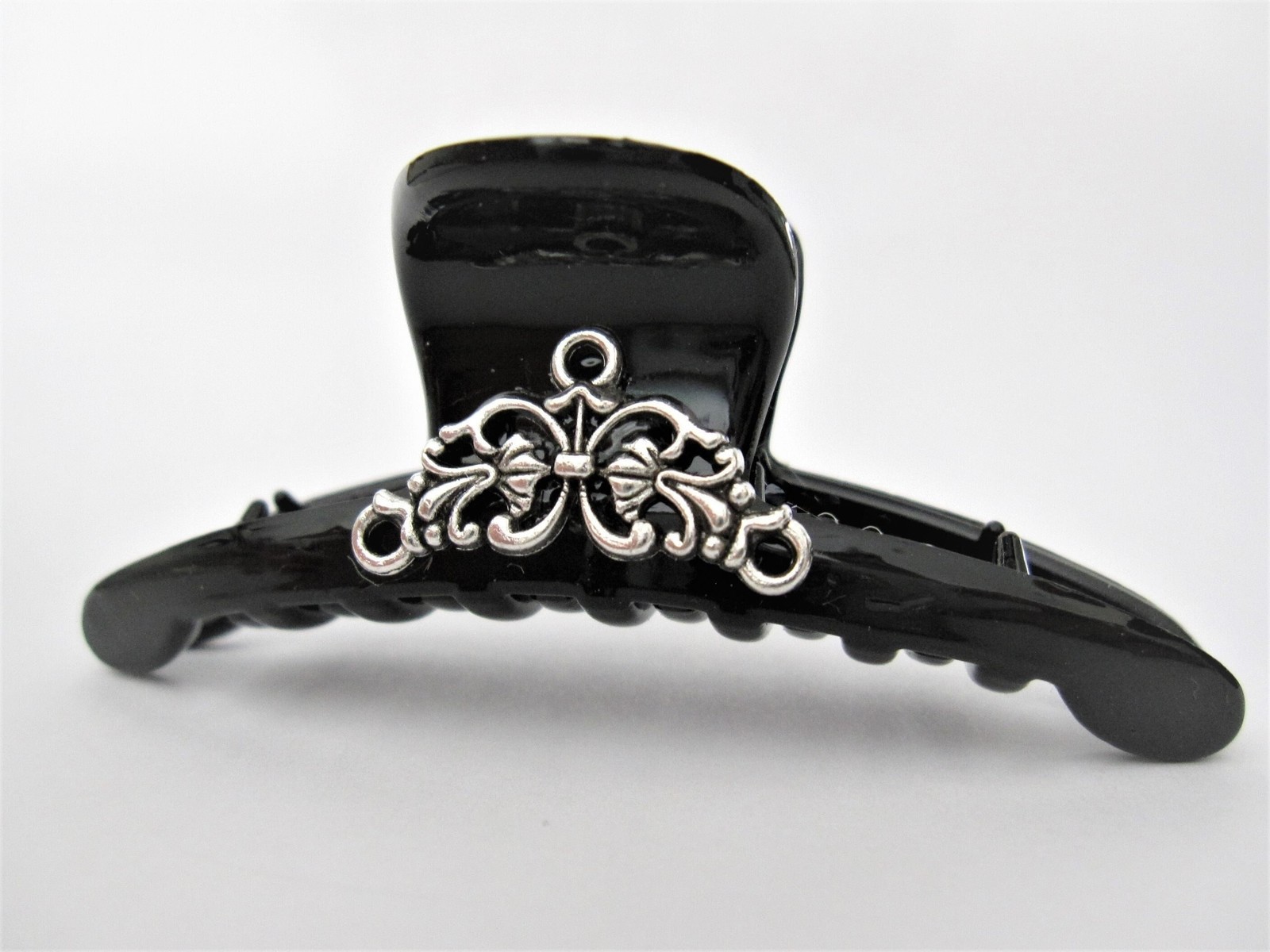 Black and silver metal design hair claw clip for fine, thin hair